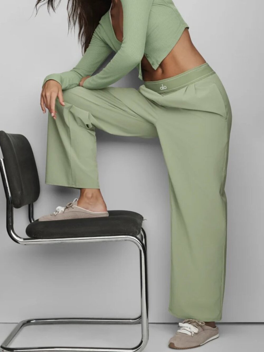 Loose fitting trousers ALO Yog Suit Up Trouser Dune Grass Regular 30-inch pants✨